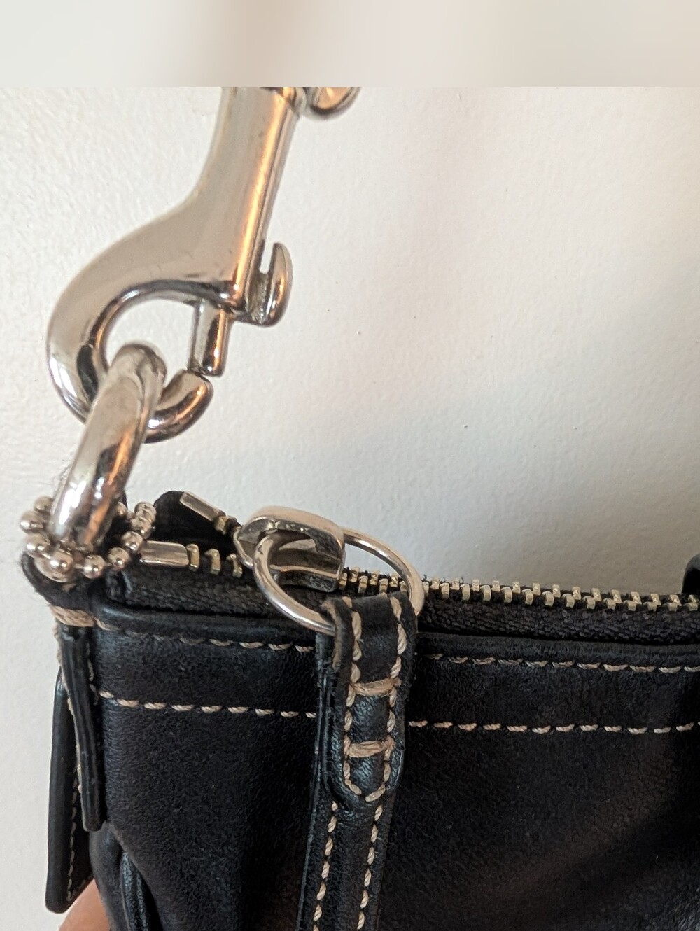 Vintage Coach Black Leather Small Compact Soho Buckle Shoulder Bag Purse Y2k - Picture 6 of 13